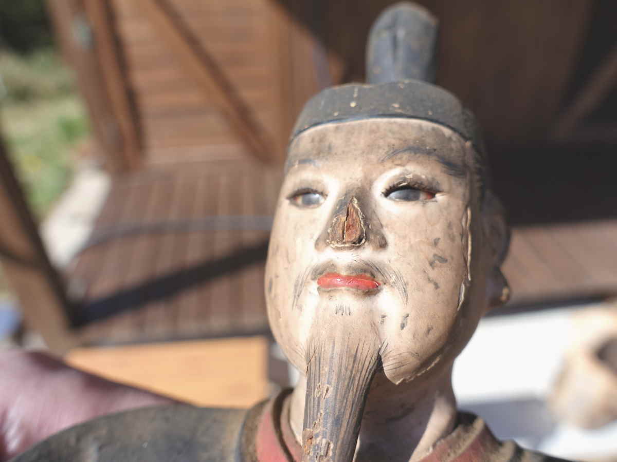 解体した神社の部品