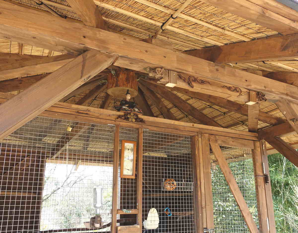 解体した神社の部品