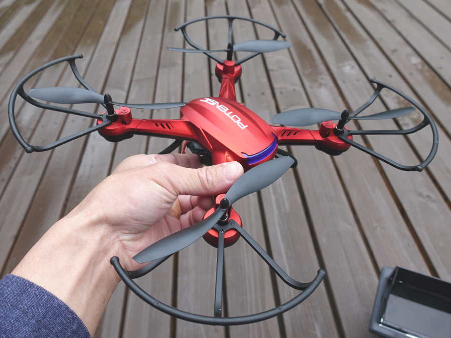 カラスの巣に飛ばすドローン