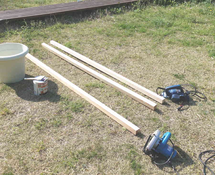 カラスのエサ台