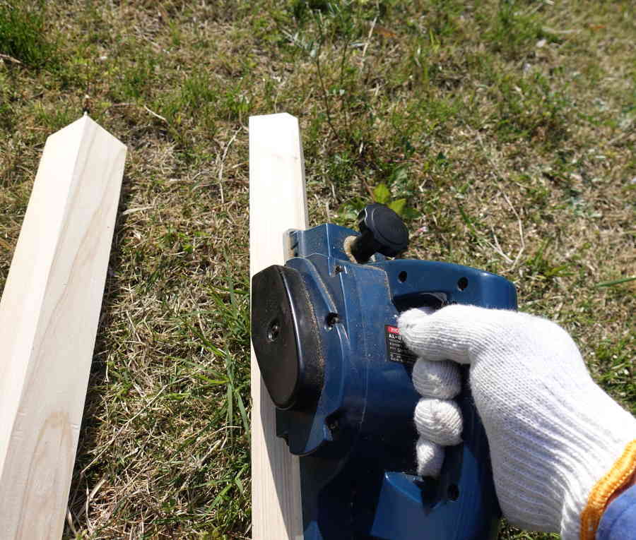 カラスのエサ台