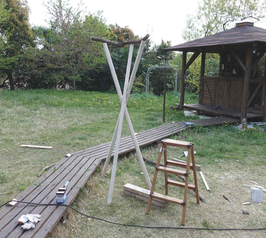 カラスのエサ台