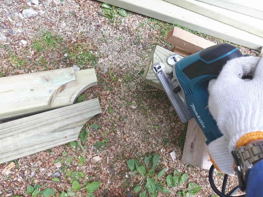 カラスのエサ台