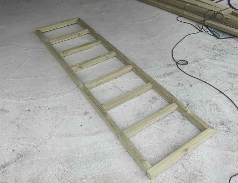 カラスのエサ台