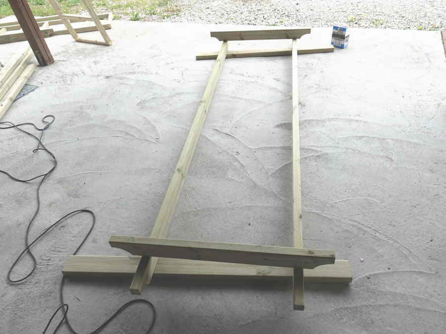 カラスのエサ台