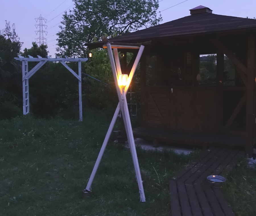 カラスのエサ台