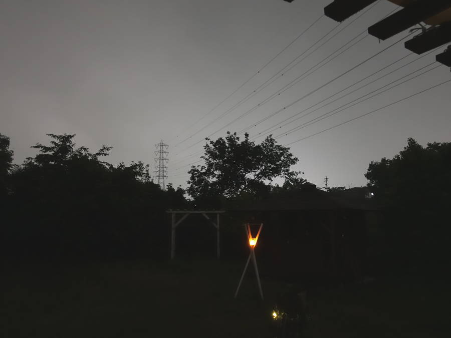 曇天の夜