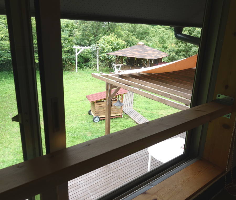 カラスの飼育ケージ