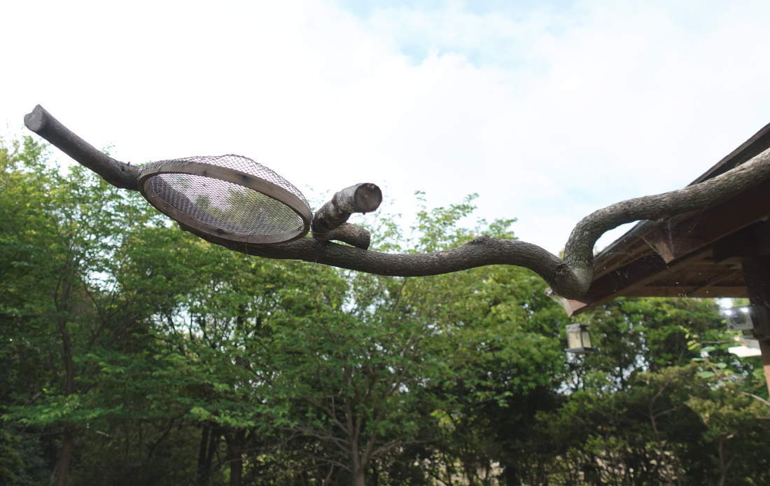 カラスのエサ台