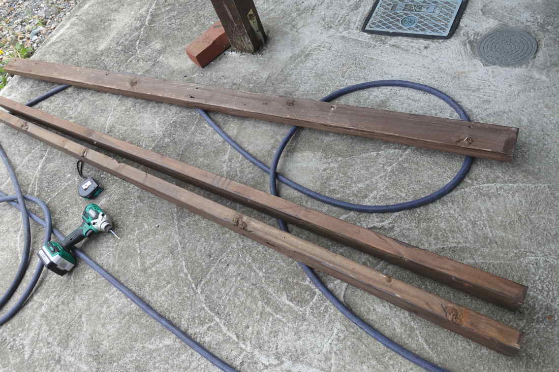 カラスのエサ台