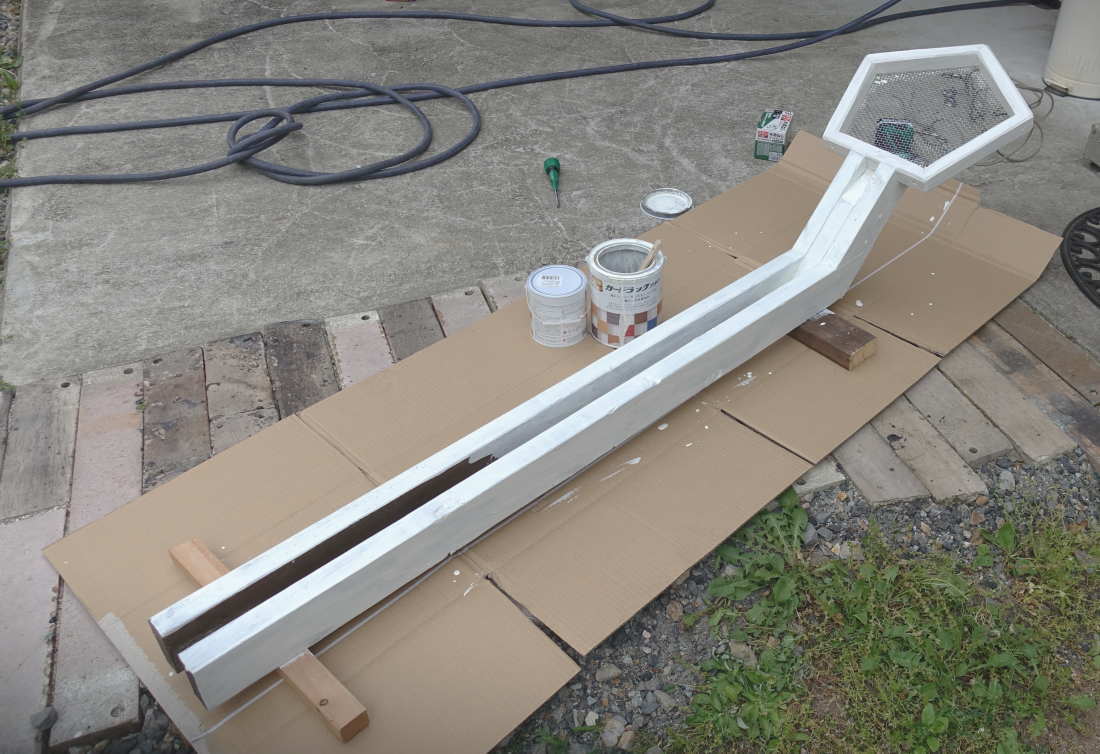 カラスのエサ台